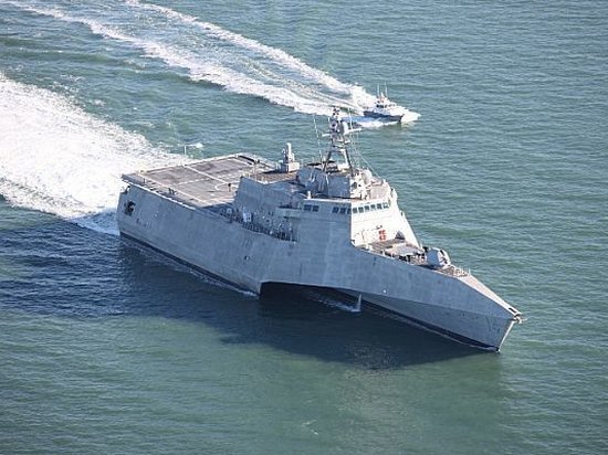 ВМС США приняли на вооружение новый боевой корабль (видео)