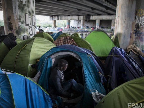 В Париже полиция приступила к ликвидации незаконных лагерей беженцев