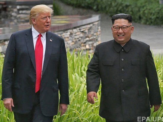 СМИ опубликовали видео прогулки Трампа и Ким Чен Ына
