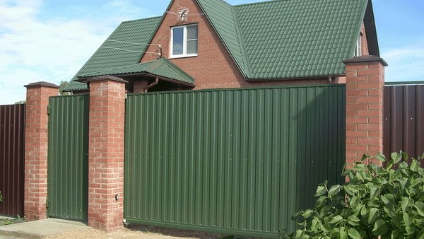 забор с колонами