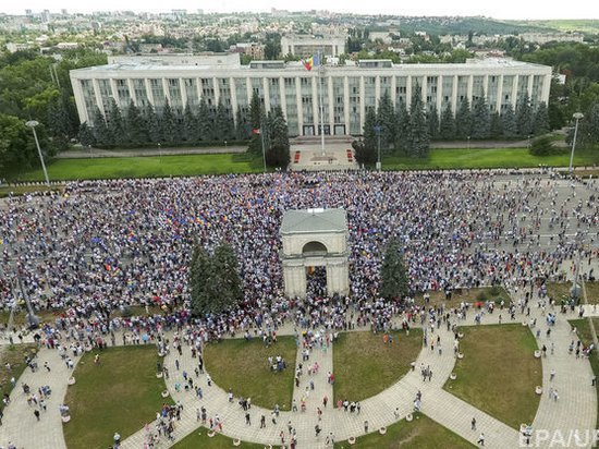 В Кишиневе митинг против отмены результатов выборов мэра объявлен бессрочным