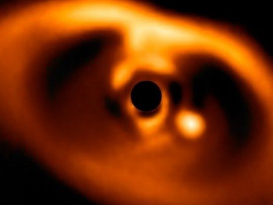 Астрономы впервые получили прямой снимок новорожденной планеты