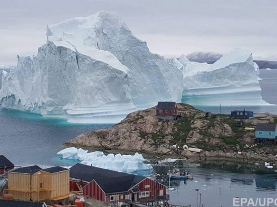 Отколовшийся от Гренландии гигантский айсберг может вызвать цунами