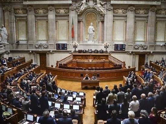 Парламент Португалии узаконил смену пола без заключения медиков