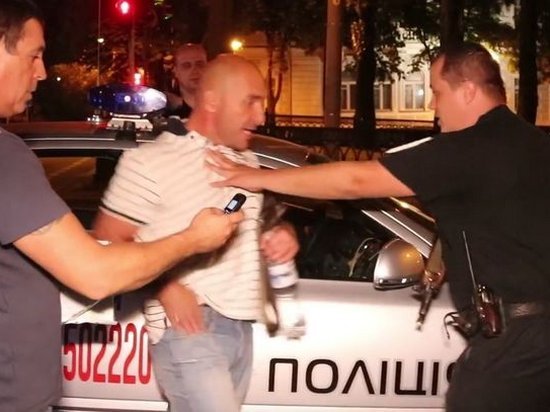 В Киеве произошел конфликт между полицией и пьяной компанией на Toyota Land Cruiser