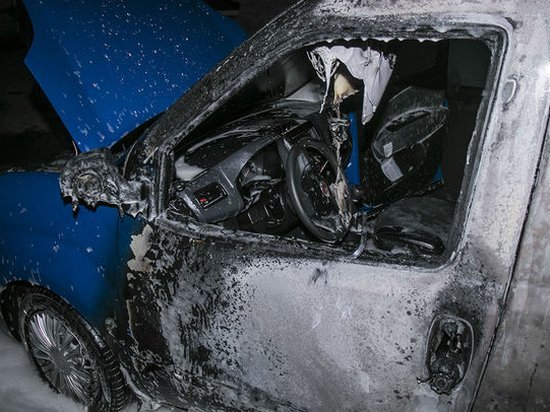 Киевлянин отогнал свое горящее авто, чтобы спасти машины соседей