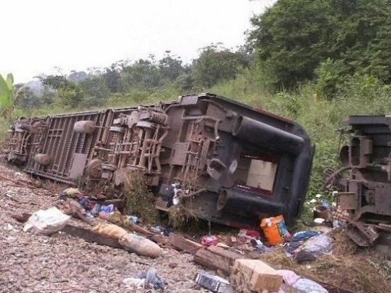 В Индии автобус упал в 150-метровую пропасть: десятки погибших