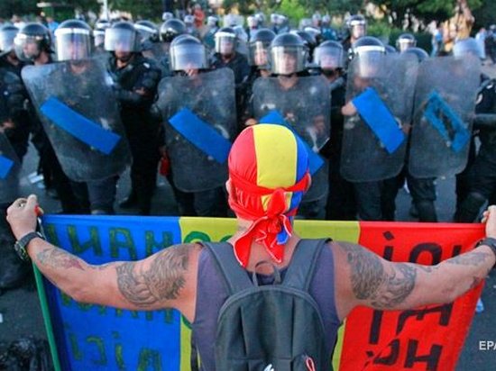 Число пострадавших в ходе протестов в Румынии превысило 400 человек