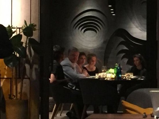 Порошенко с семьей заметили за ужином в ресторане Киева