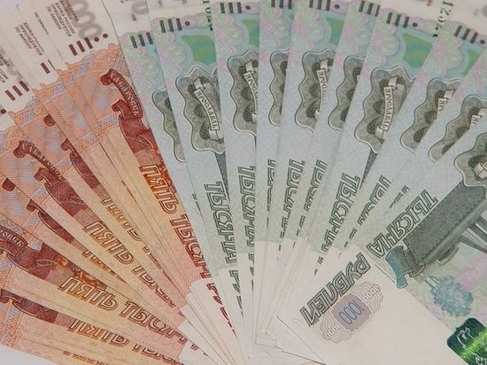 Российский рубль рухнул до минимума за два года