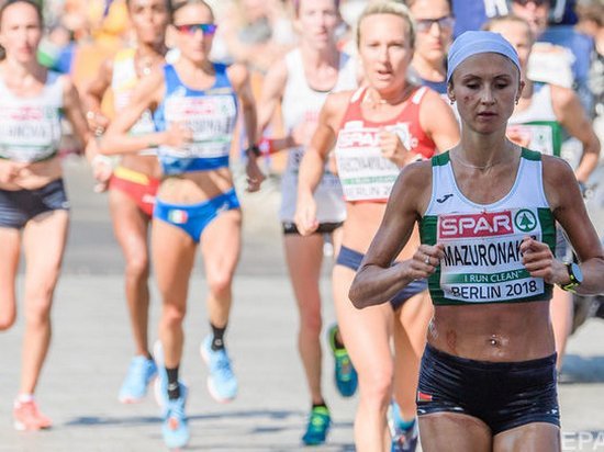 Истекающая кровью белорусская бегунья выиграла марафон на чемпионате Европы (видео)