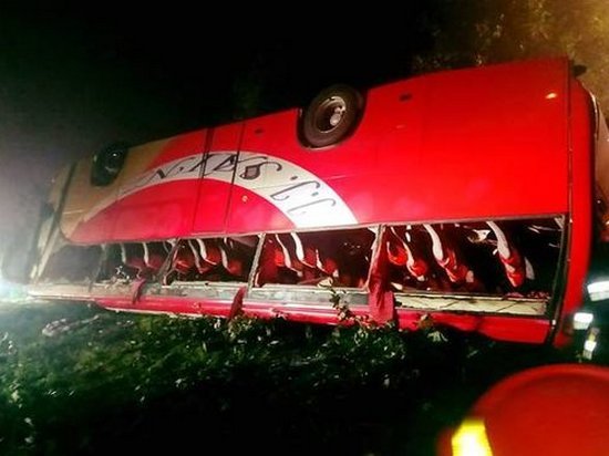 В Польше рухнул со склона украинский экскурсионный автобус: есть погибшие