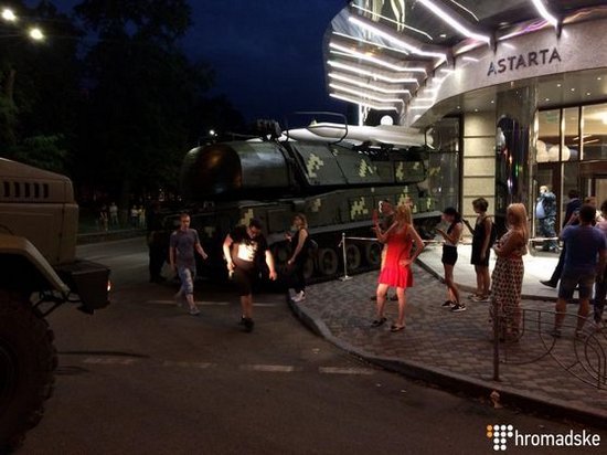 В Киеве зенитная установка Бук врезалась в здание бизнес-центра