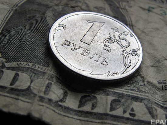 Российский рубль рекордно обвалился