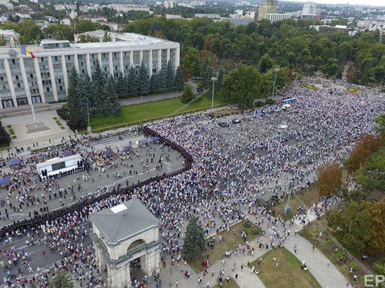 Президент Молдовы назвал «позором для демократии» массовый протест в Кишиневе