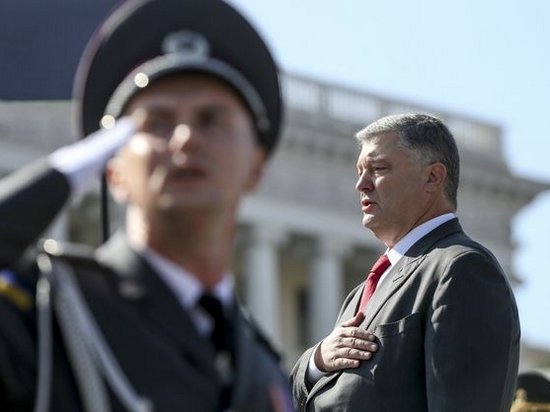 Порошенко назвал причину отказа от объявления военного положения в Украине