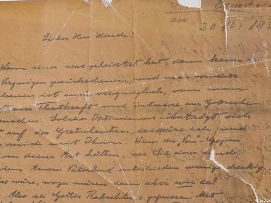 В Мюнхене нашли копию письма Эйнштейна, которую он сделал сам под копирку