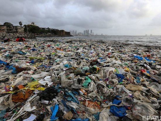 Китайцы разработали пластик, который быстро разлагается в море