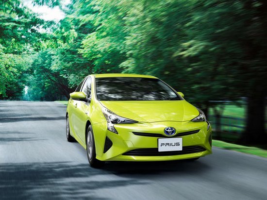 Toyota отзывает более миллиона гибридов