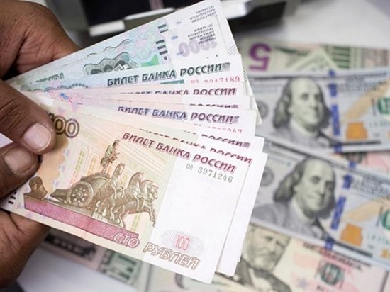 Доллар в РФ обновил максимум с 2016 года