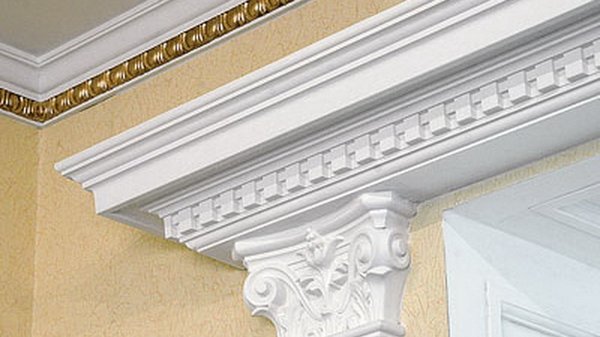 потолочный плинтус и рама из полиуретана