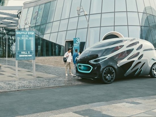 Mercedes-Benz показал беспилотное авто-трансформер (видео)