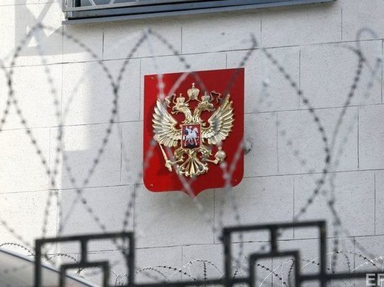 Подрядчик Роскосмоса с допуском к гостайне сбежал из России в США