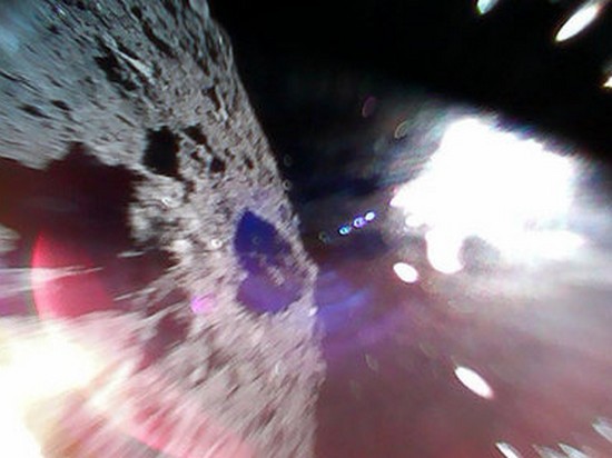 Получены первые в истории фото с поверхности астероида