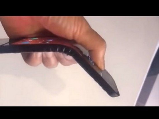 Lenovo опубликовала ролик со своим гибким смартфоном