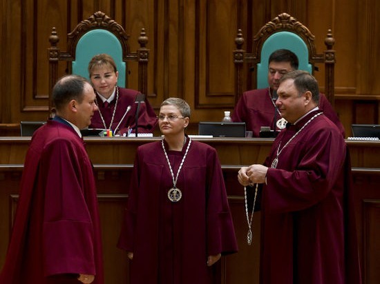 Конституционный суд Украины впервые с 2014 года заработал в полном составе
