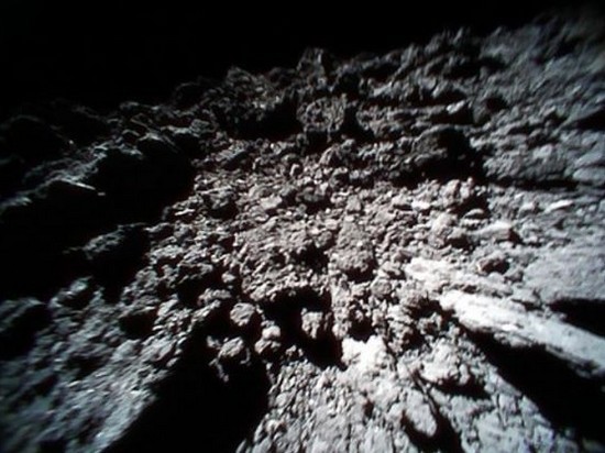 Впервые ученые получили видео с поверхности астероида