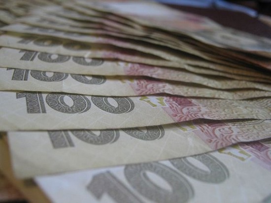 Стало известно, сколько украинцев получают зарплаты «в конвертах»
