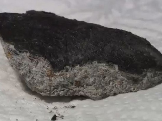 В Японии на крышу жилого дома упал метеорит
