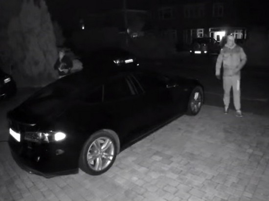 Взлом и угон Tesla Model S сняли на видео