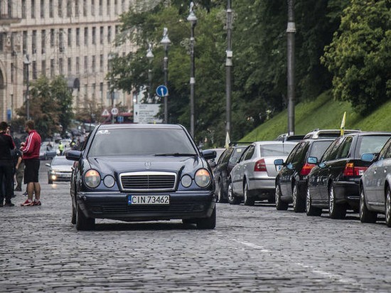 В Украине приняли первый закон о растаможке автомобилей на еврономерах