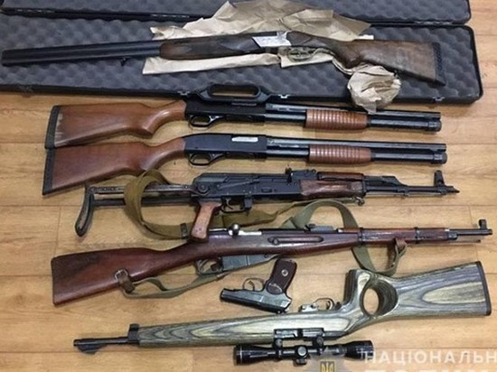 Луценко насчитал три млн единиц незаконного оружия