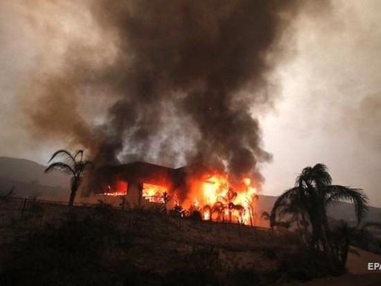 Лесной пожар в Калифорнии стал самым разрушительным в истории штата