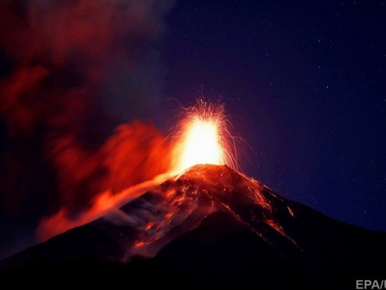 В Гватемале произошло извержение вулкана Фуэго, объявлена эвакуация