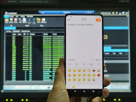 Президент Xiaomi показал смартфон, который подключен к сети 5G