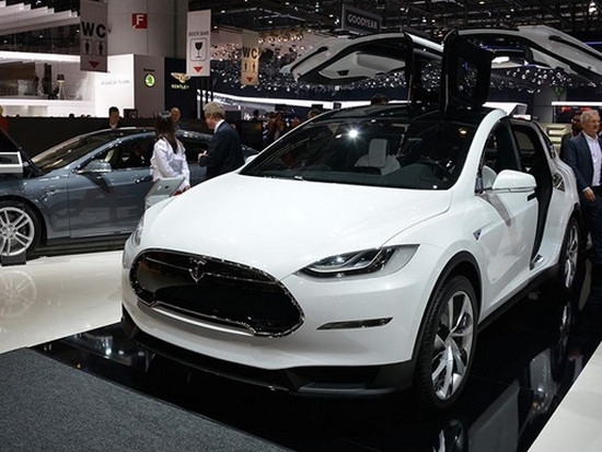 В «черную пятницу» из салона в Киеве угнали Tesla Model X — СМИ