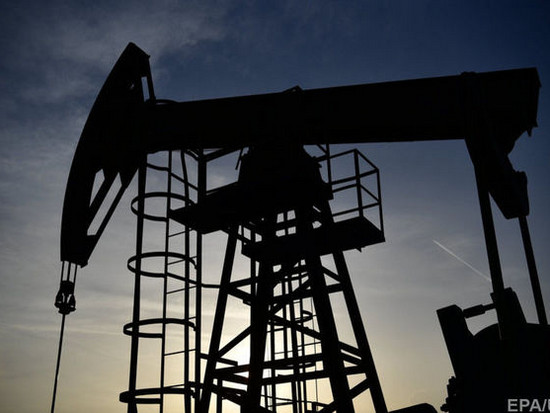 Цены на нефть упали рекордными темпами за 10 лет