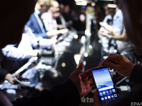 В правительстве Чехии запретили использовать смартфоны Huawei