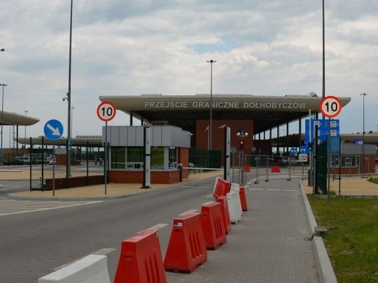 Польша решила закрыть пешеходный пункт пропуска на границе с Украиной