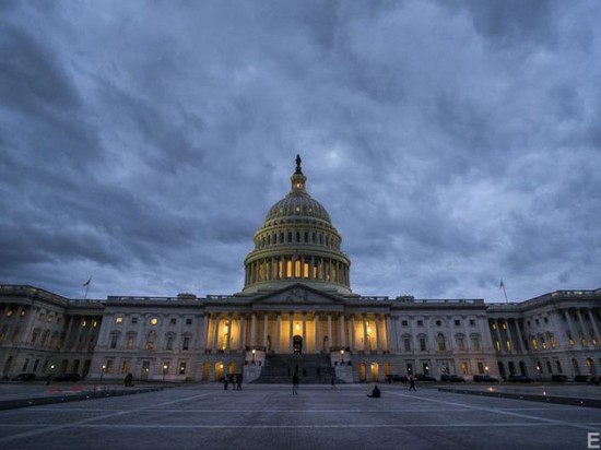 Конгресс США не смог принять проект бюджета, приостанавливается работа ведомств