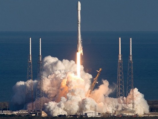 SpaceX с пятого раза запустила Falcon 9 с новейшим спутником
