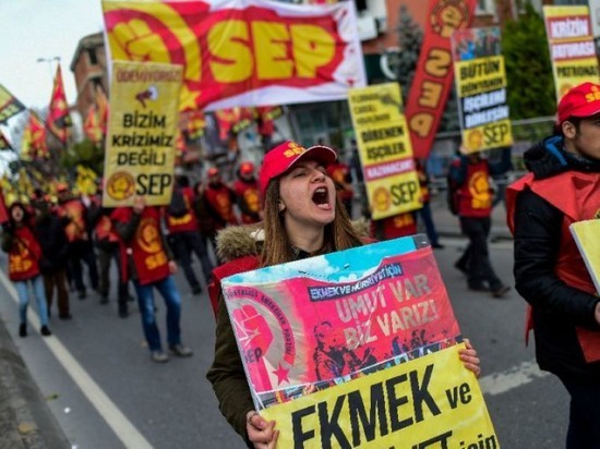 В Турции тысячи людей протестовали против инфляции и повышения цен