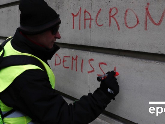 Во Франции 40 человек попытались захватить летнюю резиденцию Макрона