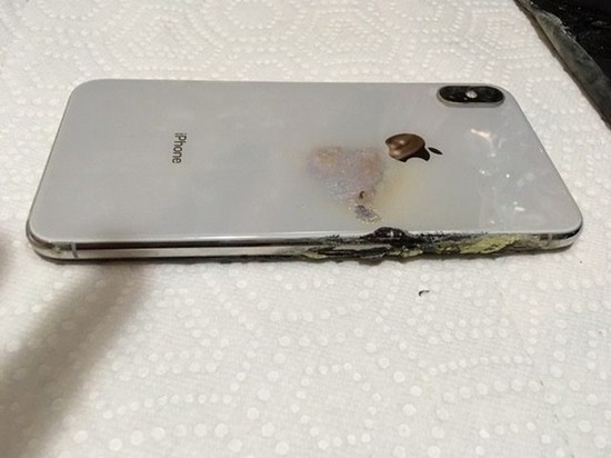iPhone XS Max загорелся в кармане у американца