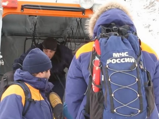 В РФ рабочих золотодобывающего предприятия накрыло снежной лавиной, есть погибшие