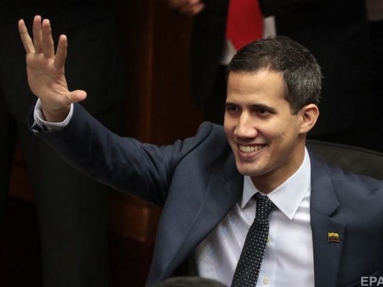 Парламент Венесуэлы бросил вызов Мадуро и избрал нового лидера